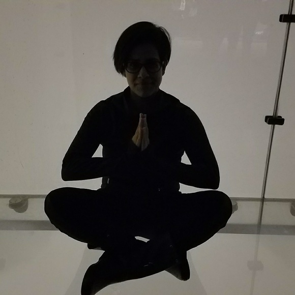 Meet your posher, Senia - Picture 1 of 3